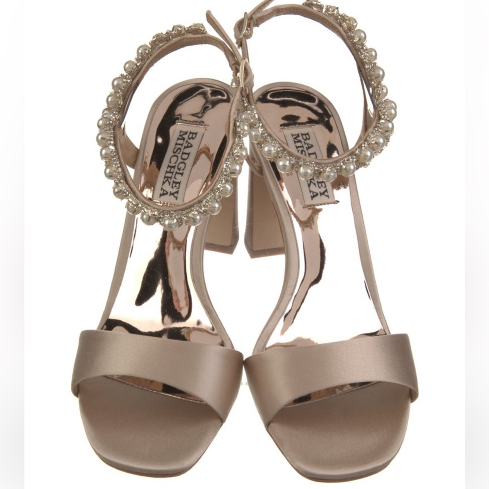 Badgley Mischka - Crystal Embellishments Sandals | US Women’s size 6